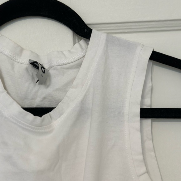 Crop top - Picture 3 of 3